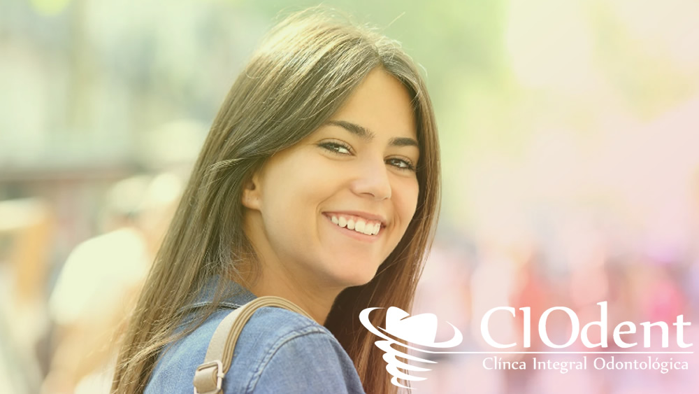 cuidados-dentadura-en-verano-ciodent